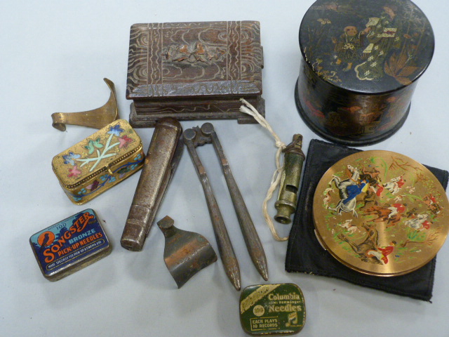 Compact, small enamelled box, Gramophone needles etc. - Image 2 of 3