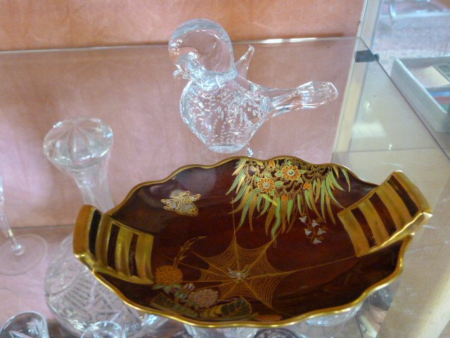 A Carlton ware Rouge Royale and a glass bird