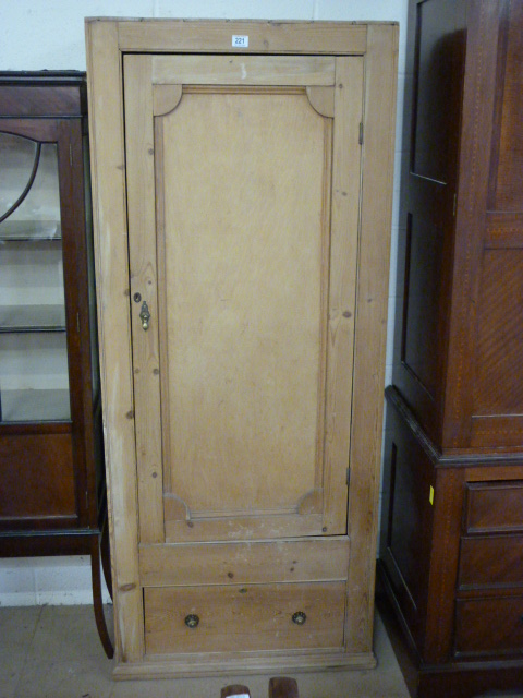 A Pine single wardrobe - Image 3 of 3