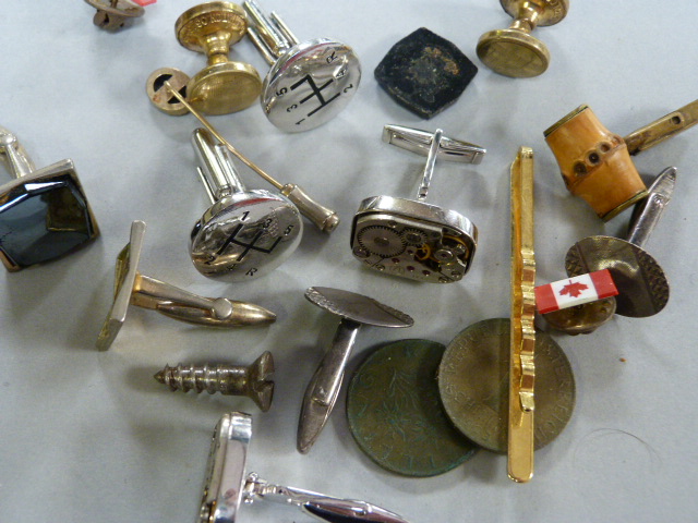 Various pairs of cufflinks, including two silver pairs
