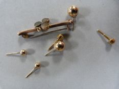 A 9ct bar brooch and 3 pairs of 9ct gold earrings-total weight 2.5g