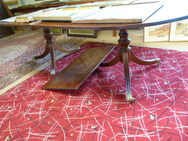 Regency style dining table with two leaves - Image 2 of 3