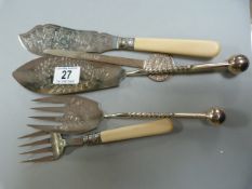 A pair of silver Fish servers and other silverplated items