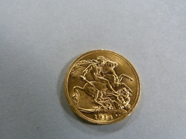 A George V 1914 sovereign- weight 8g