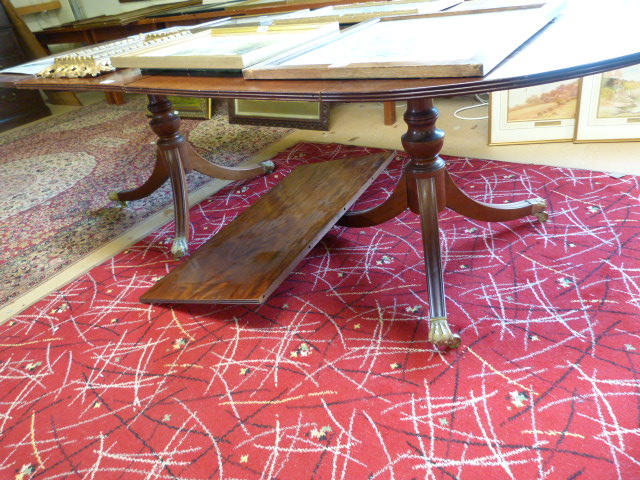 Regency style dining table with two leaves - Image 3 of 3