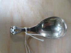A hallmarked silver caddy spoon - 9.2g