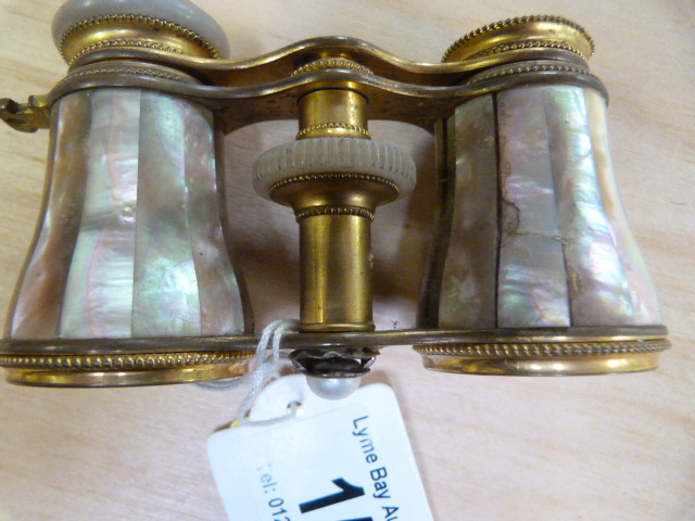 Mother of pearl opera glasses - Image 4 of 8