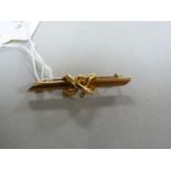 A 15ct gold bar brooch- weight 2.7g