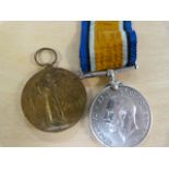 2 WW1 medals presented to 3669 Private D Summers 2nd London Regiment