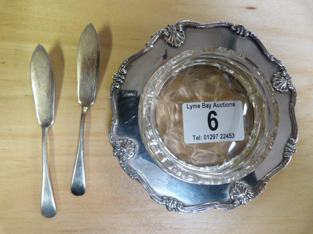 Two hallmarked silver butter dishes with hallmarked butter knives - 1 glass dish missing