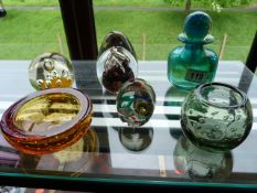 6 pieces of coloured glass including Whitefriars and Mdina