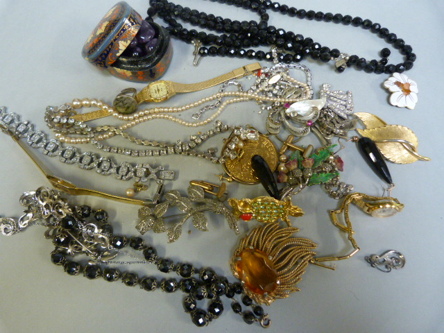 A quantity of various costume jewellery etc. - Image 3 of 4