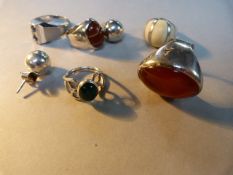 5 various silver rings and a pair of silver earrings- total weight 43.5g