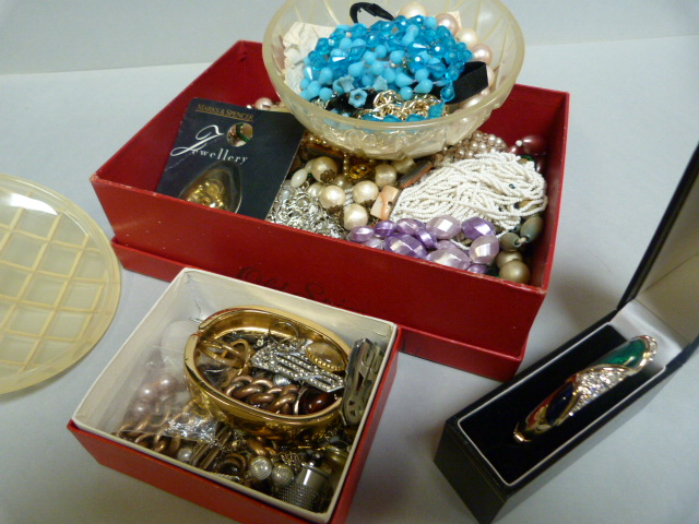 Small quantity of various costume jewellery - Image 3 of 4