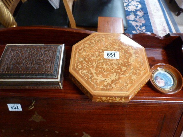 An walnut octagonal Reuge music box inlaid with foliate decoration, A carved oak jewellery box - Image 2 of 2