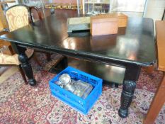 A Victorian Extending table - 2 extra leaves and glass top