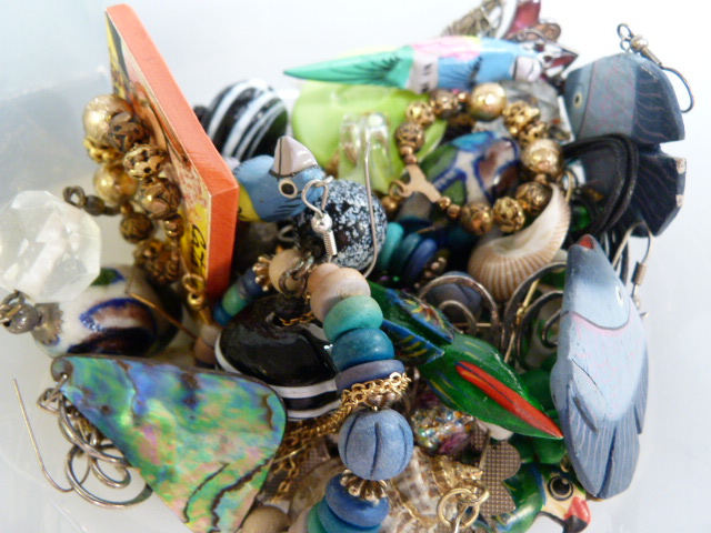 A quantity of various costume jewellery