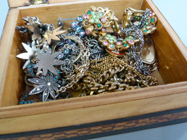 A quantity of various costume jewellery etc.