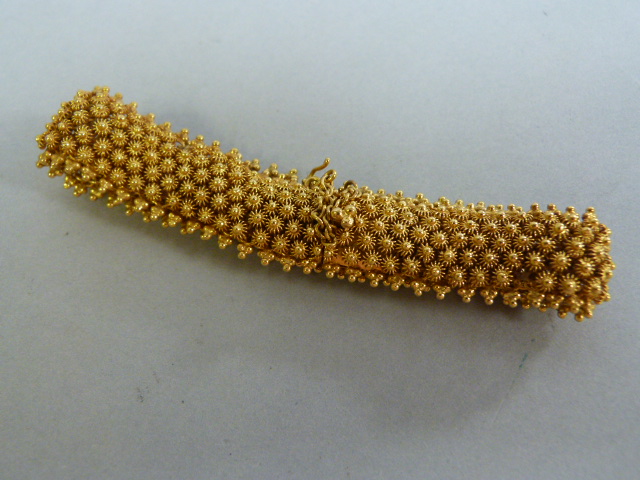 A high carat gold bracelet ( clasp marked 14K)- weight 27.3g