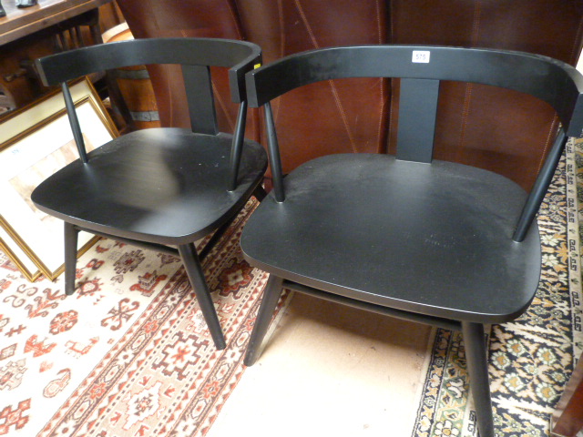 A pair of black lounge chairs - Image 5 of 5