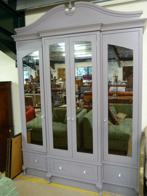 A large grey storage unit with mirrored doors - Image 5 of 14