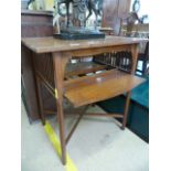 A Mahogany centre table with two pull out leaves