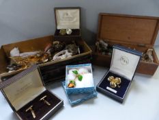 A quantity of various costume jewellery