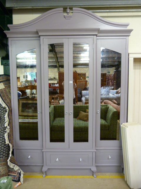 A large grey storage unit with mirrored doors - Image 11 of 14