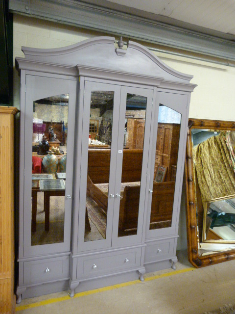 A large grey storage unit with mirrored doors - Image 14 of 14