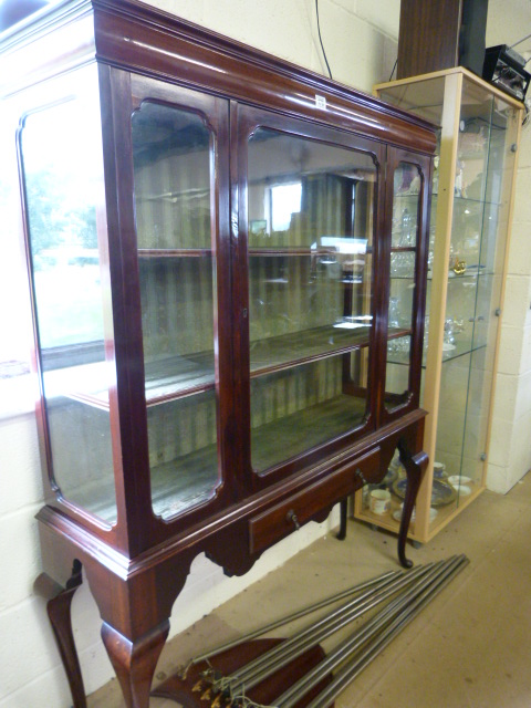 A mahogany display cabinet on cabriole legs - Image 2 of 2