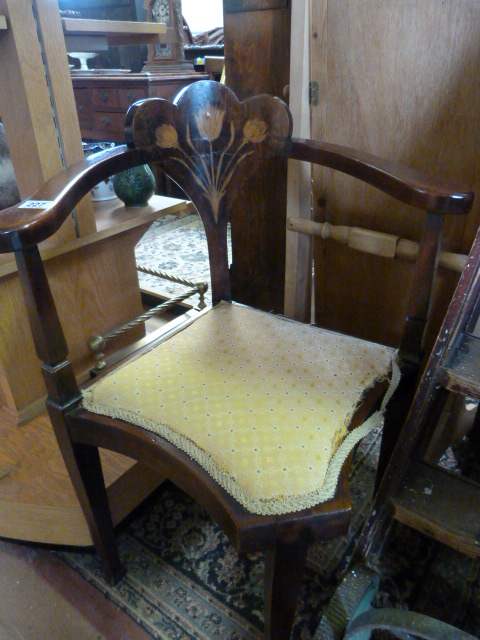 An Edwardian corner chair with inlaid floral decoration to back - Image 3 of 3