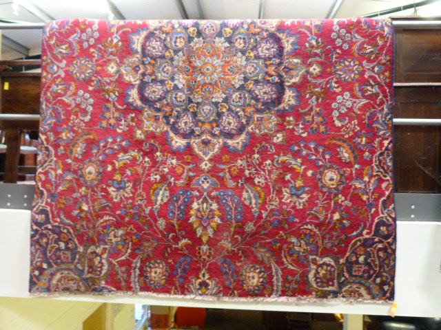 Red ground Persian Kashan carpet - Image 6 of 7