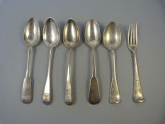 5 tea spoons and a cake fork, all hallmarked silver- total weight 94g