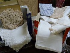 A quantity of vintage linen and lace