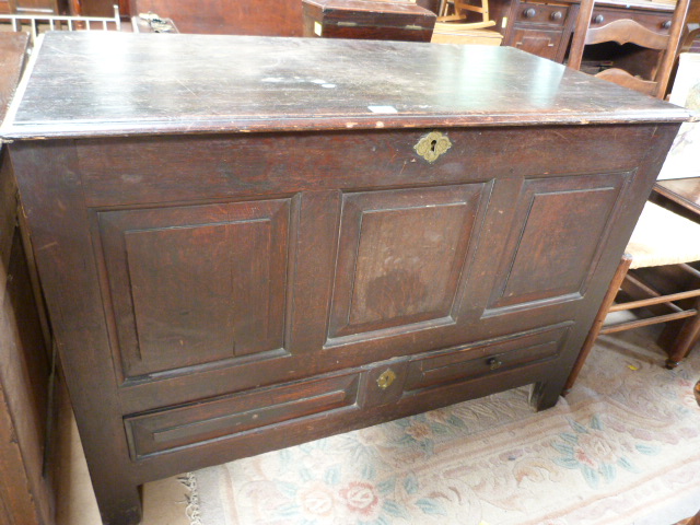 A large oak mule chest with drawer under - Image 2 of 4