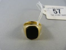 A gentleman's 18ct signet ring total weight 11.1g