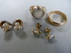 A collection of scrap gold metal jewellery (two gents rings & two pair earrings) total weight 17g.