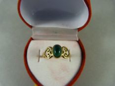 9ct Gold dressing ring with green stone