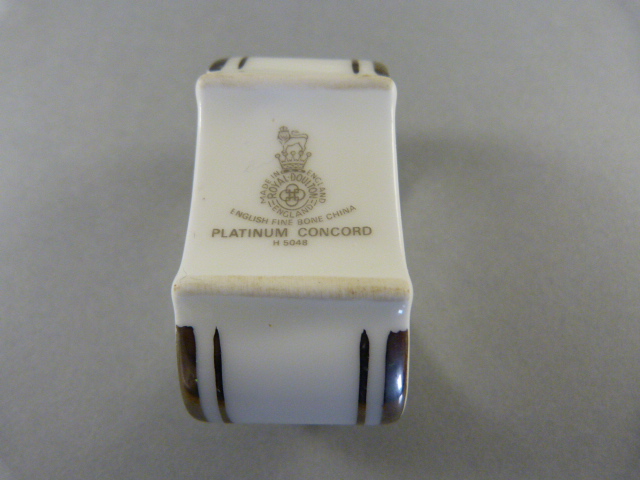 6 Royal Doulton 'Platinum Concord' Napkin Rings - Image 4 of 4