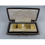 A Pair of Gentlemans rectangular 18ct Gold boxed Cufflinks - total weight 8.4g