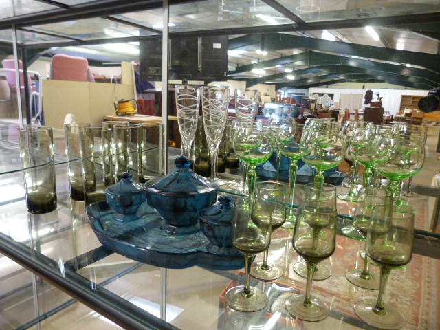 A set of six uranium coloured green glassware and other coloured glass etc - Image 2 of 2