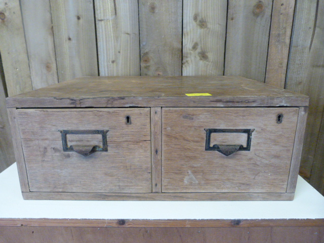 A set of two filing drawers