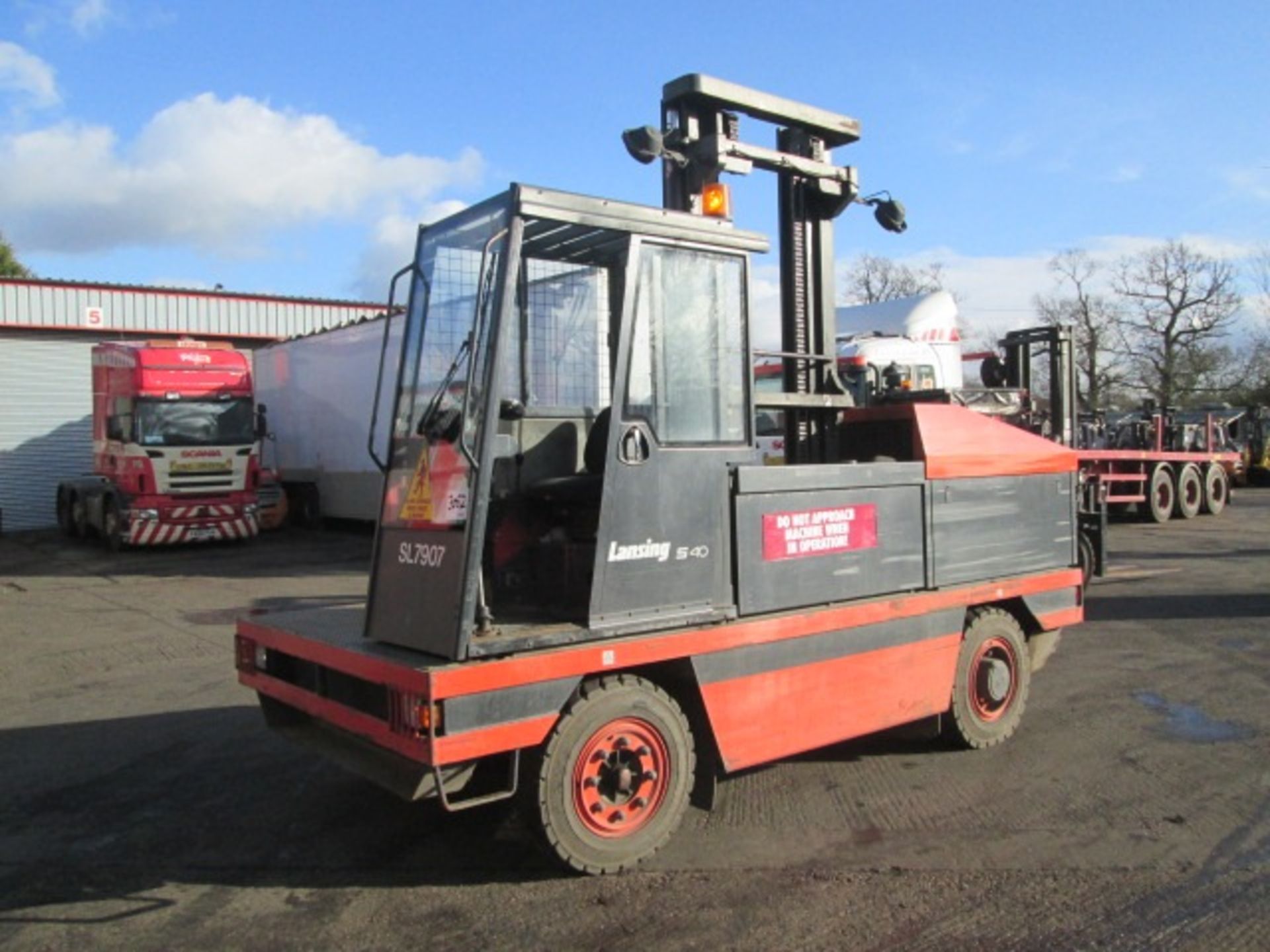 LINDE S40 Diesel - VIN: E1X316M00083 - Year: 2001 - 1,940 Hours - Side Loading Forklift, IWO**