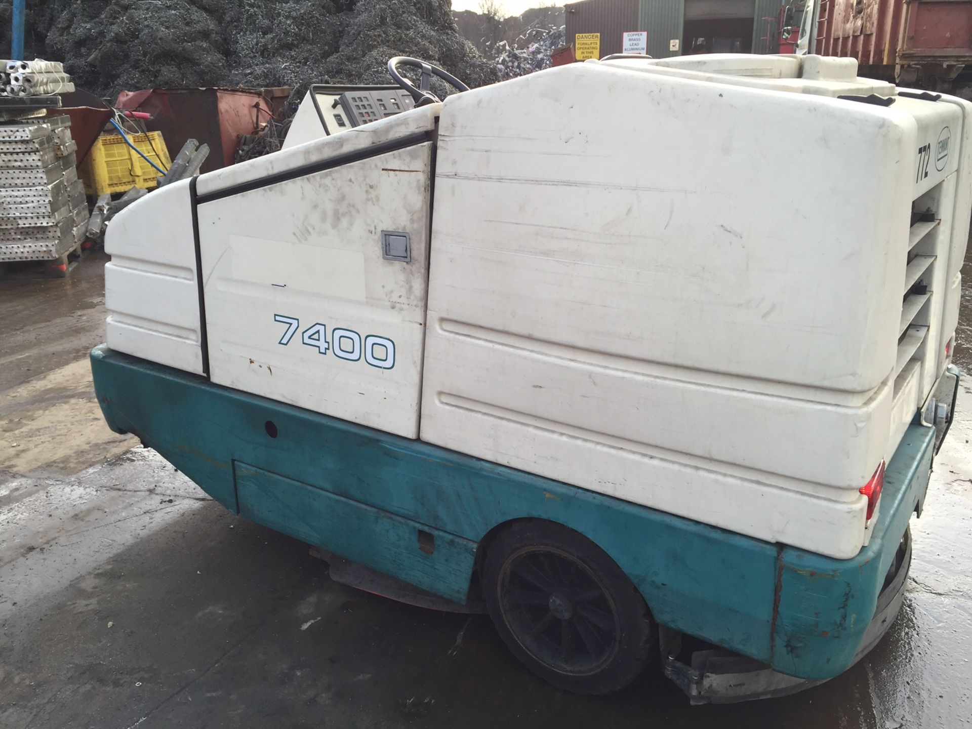 TENNANT 7400 Diesel - VIN: 740045241 - Year: 2003 - 850 Hours - Ride On Floor Cleaner, IWO** - Image 2 of 6