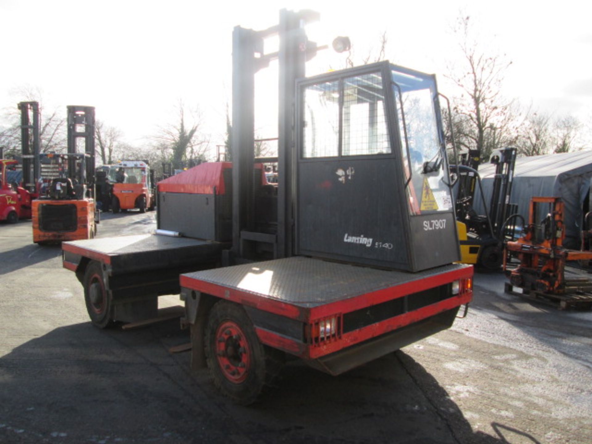 LINDE S40 Diesel - VIN: E1X316M00083 - Year: 2001 - 1,940 Hours - Side Loading Forklift, IWO** - Image 2 of 7