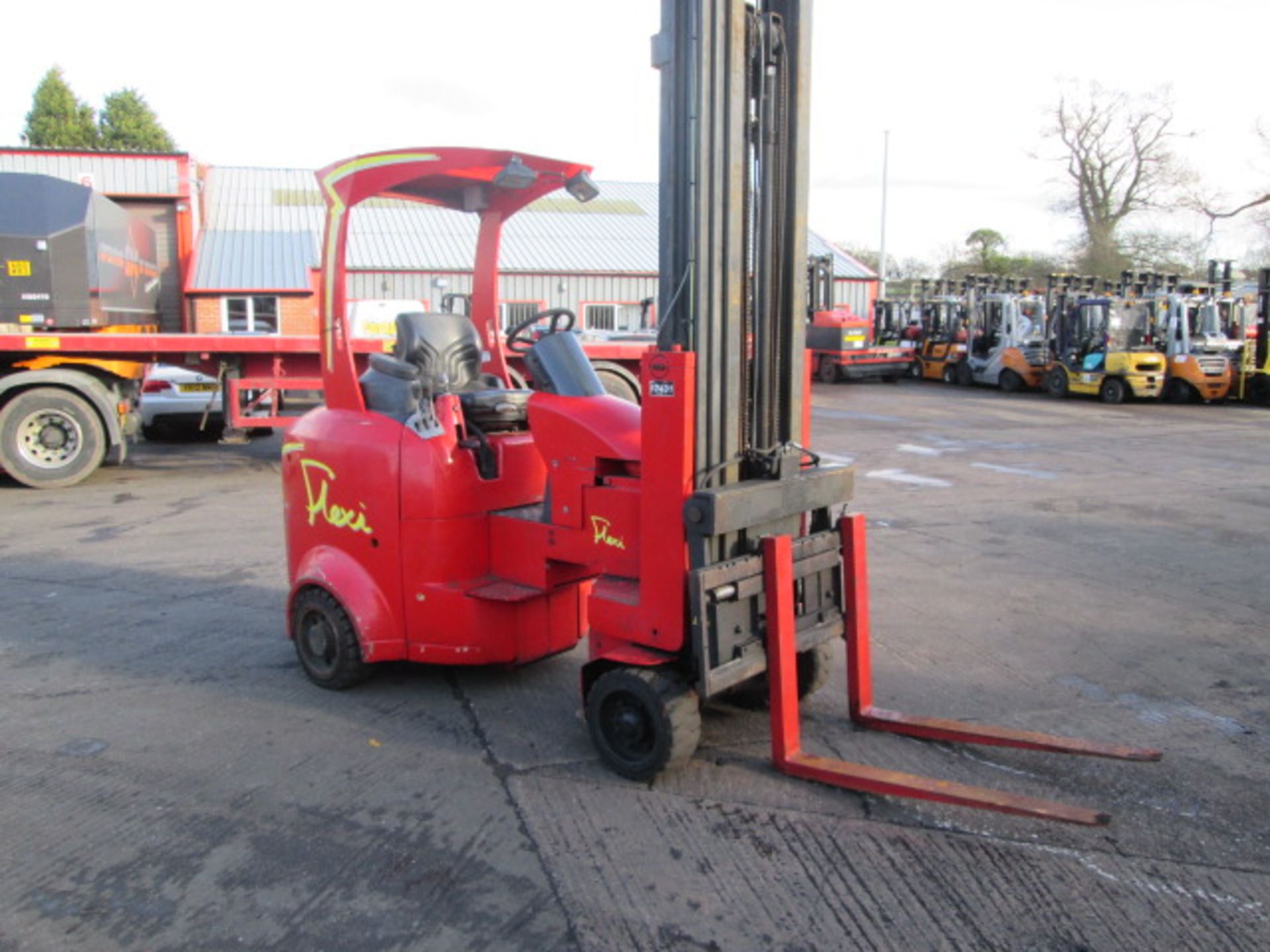FLEXI NARROW ISLE G3 Electric - VIN: 053297 - Year: 2005 - 9,893 Hours - Articulated Forklift, - Image 3 of 7