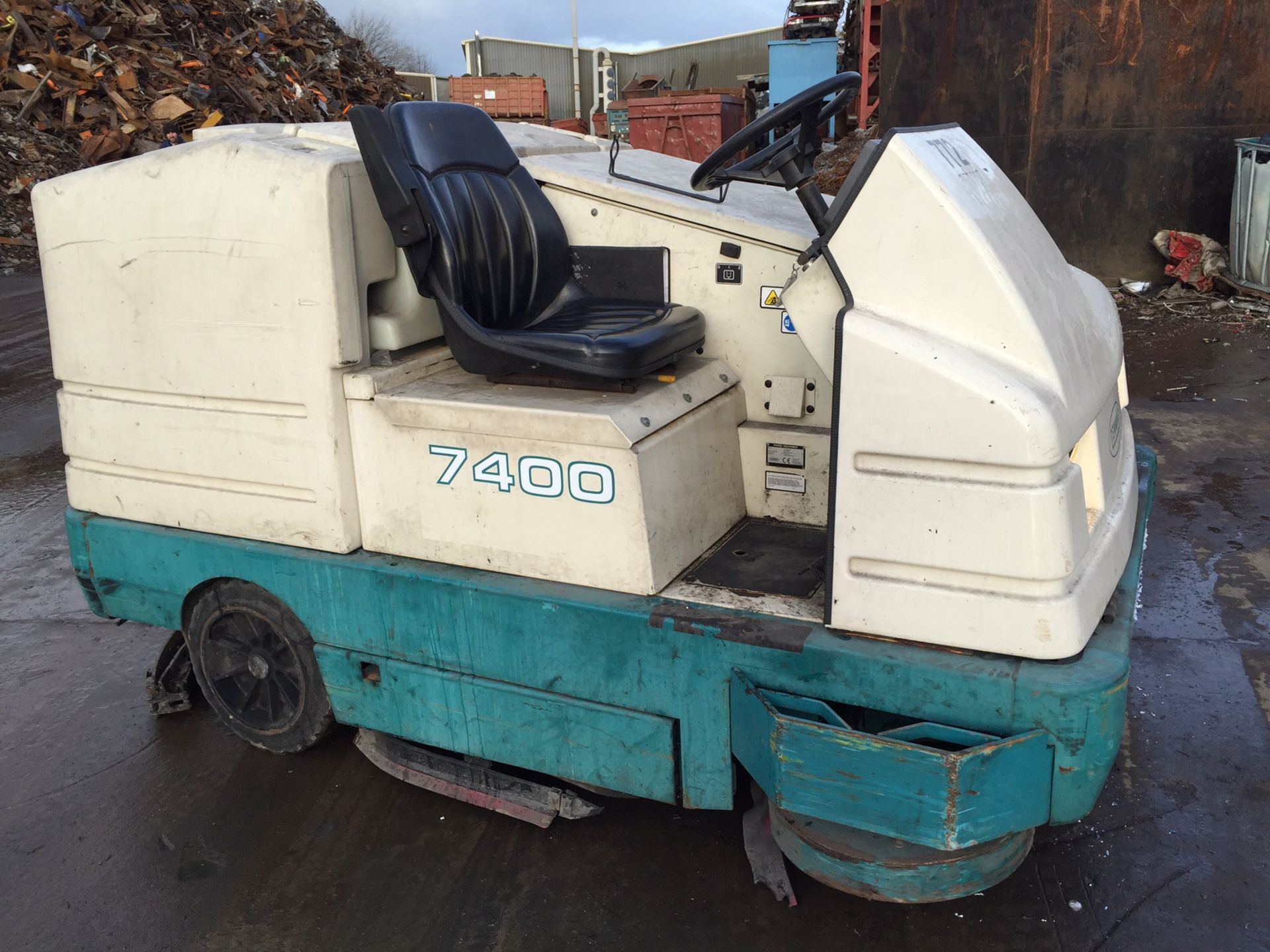 TENNANT 7400 Diesel - VIN: 740045241 - Year: 2003 - 850 Hours - Ride On Floor Cleaner, IWO**