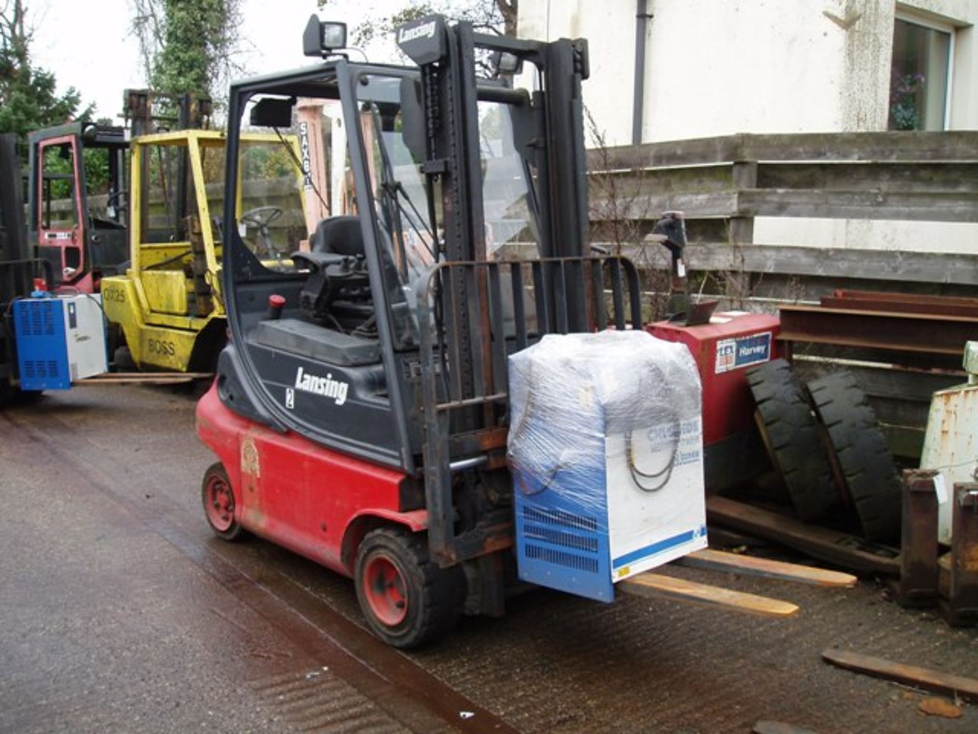 LINDE E20P-02 Electric - VIN: 02X335L05857 - Year: 2000 - 6,014 Hours - Duplex Forklift,