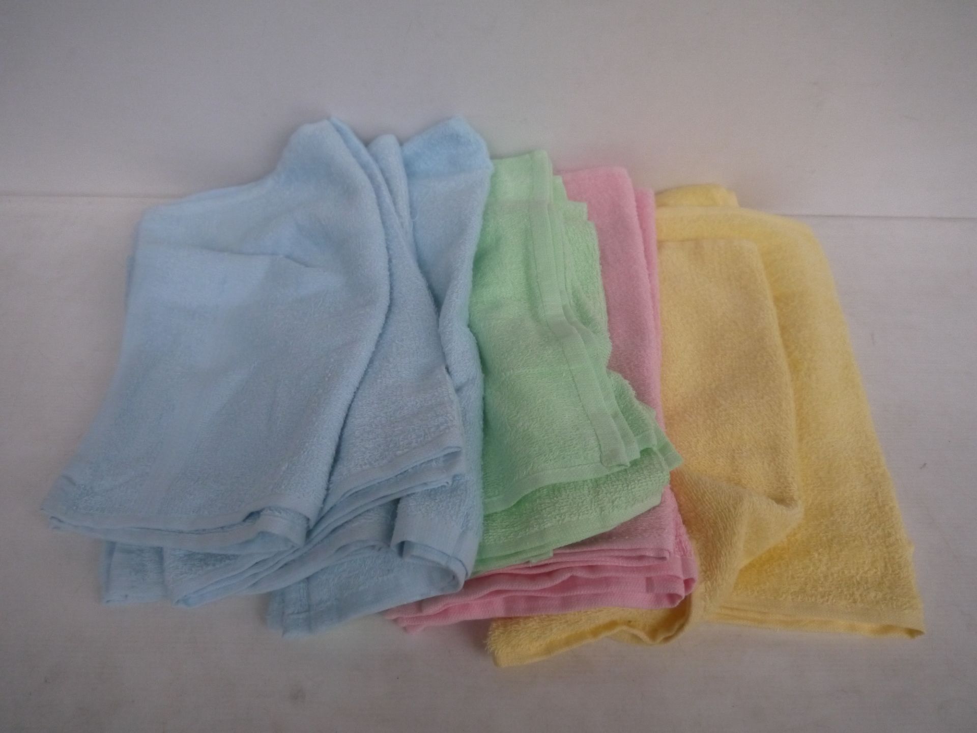 Pack of 13 towels 4xBlue, 3xGreen, 3xPink, 3xYello