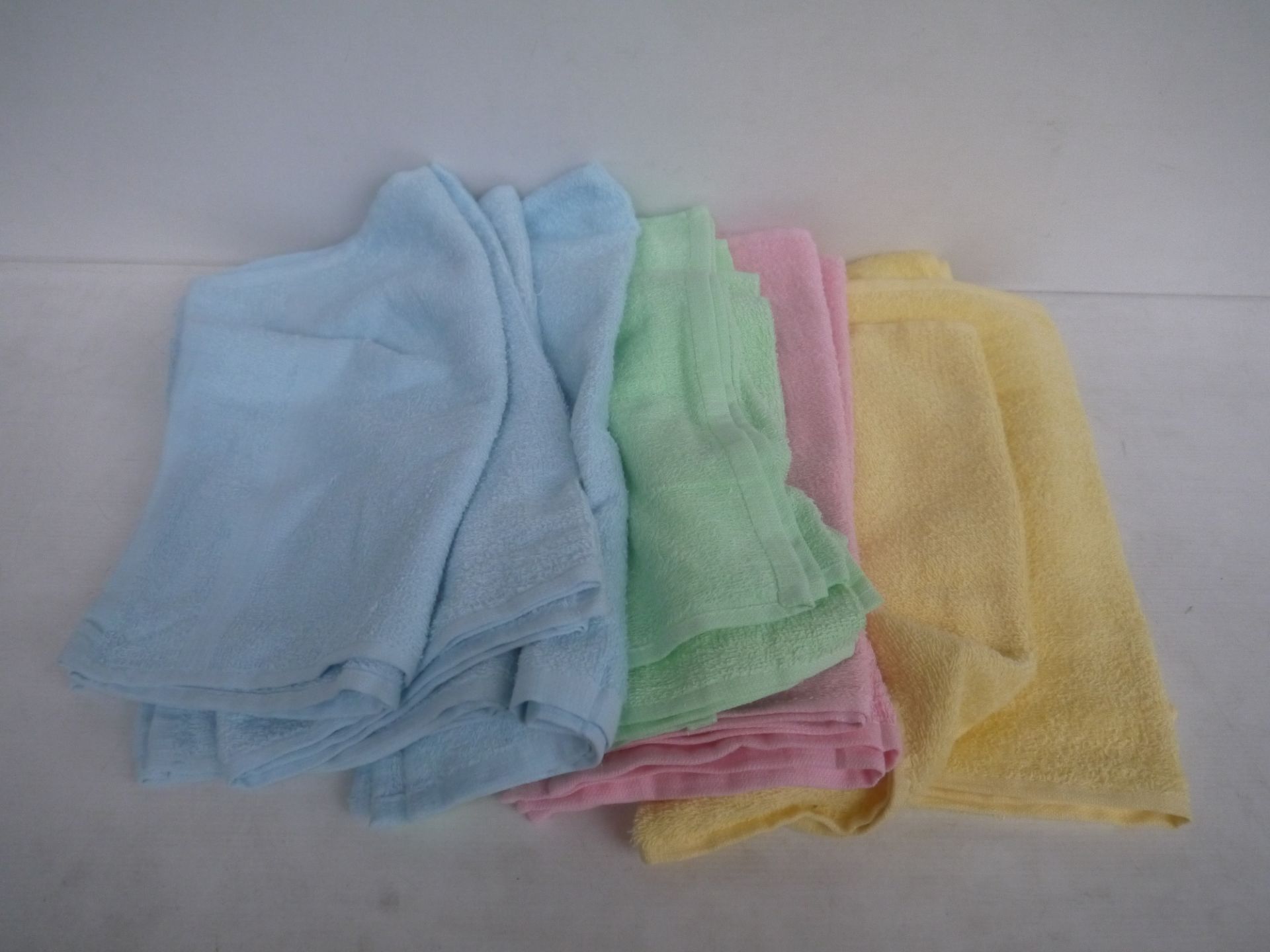 Pack of 13 towels 4xBlue, 3xGreen, 3xPink, 3xYello